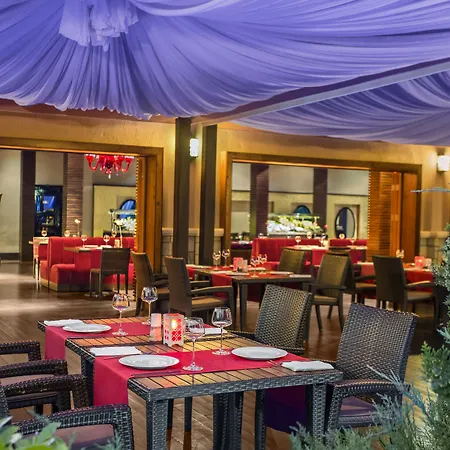 Ic Palace & Szálloda