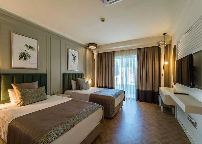 Ic Palace & 5*
